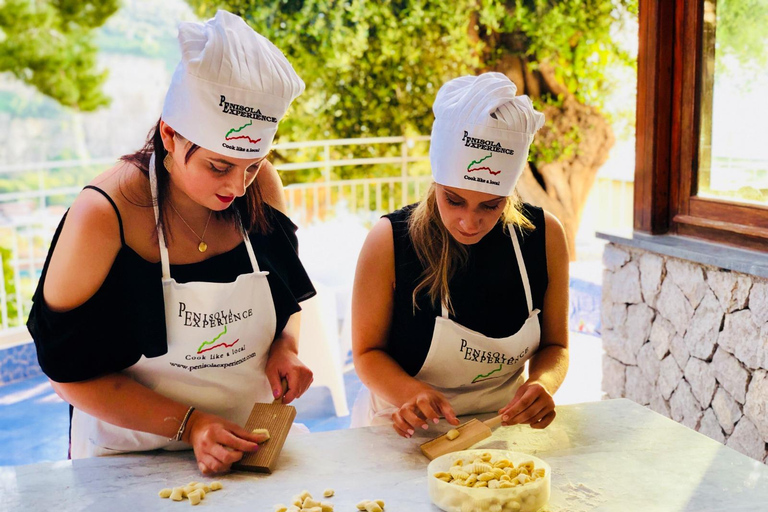 Sorrento: Authentic & Fun Cooking Class in a sea view Villa