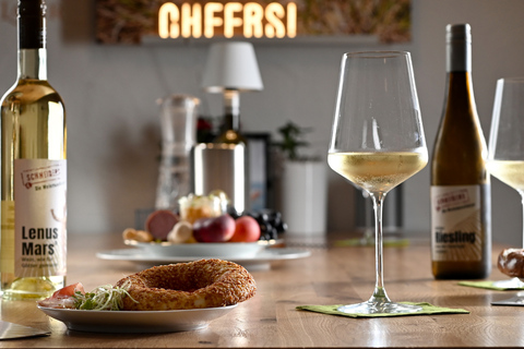 Pommern/Moselle : dégustation de vins chez le vigneronPoméranie/Moselle : dégustation de vin chez le vigneron