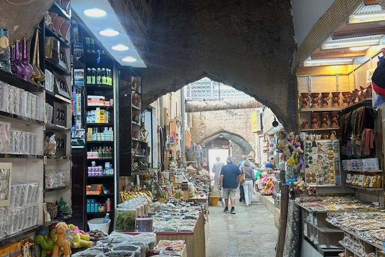 From Muscat: Nizwa & Jabal Akhdar with Multilingual Guide
