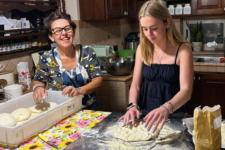 Pompeii: Pizza Class in a Local Family Home with Transfer