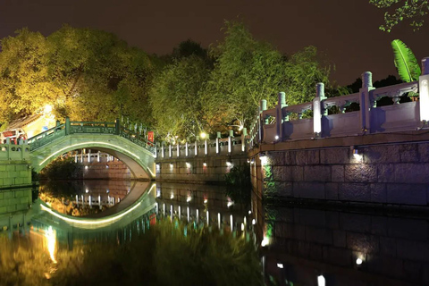 Guangfu Food Tour: Yongqingfang & Lizhiwan Cruise English Guide + Lizhiwan Cruise + Cantonese Lunch