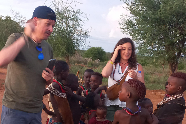 Wycieczki plemienne do doliny Omo z 2 noclegami i 3 dniami z JinkaWycieczki plemienne do doliny Omo z Jinka 2 noce/3 dni Adventure