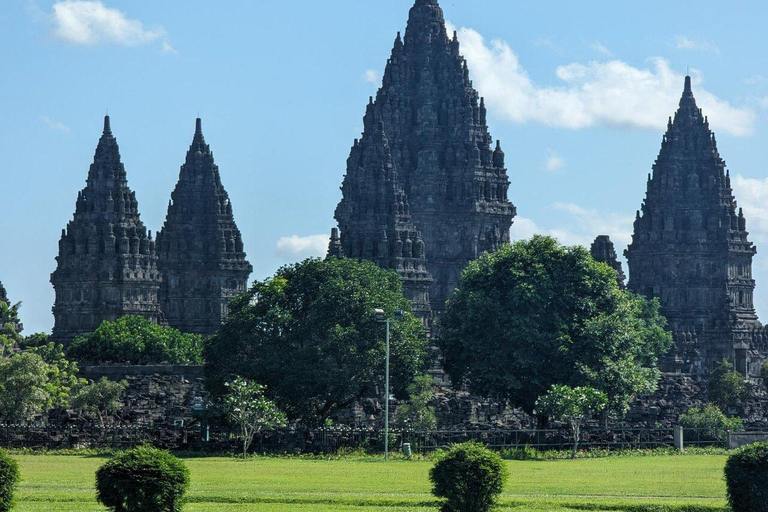 Borobudur klättring till toppen och Prambanan guidad tur