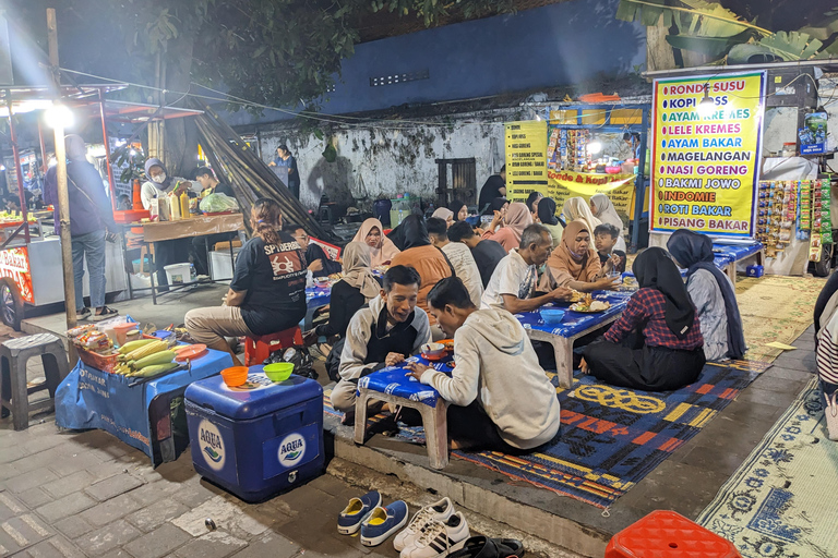 Wandelend proeven van eten op straat