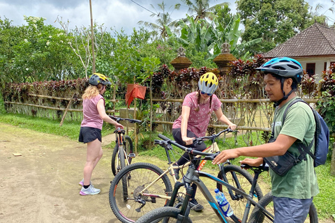 Ubud: Downhill-cykeltur med risfält, vulkan och måltidPrivat grupp