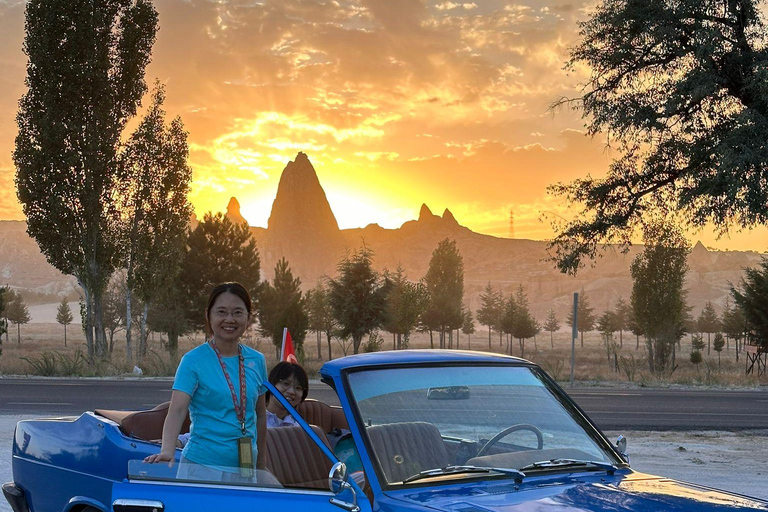 Capadocia: Tour en Coche Clásico con Champán