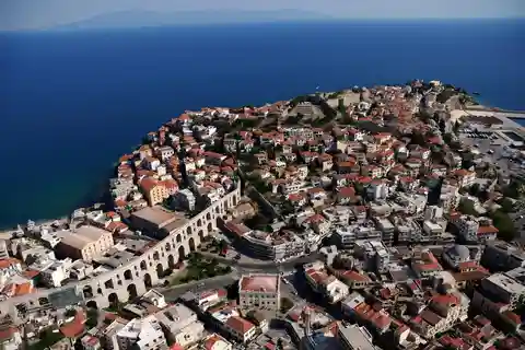 Kavala: Authentic City Tour by Ecological Tuk Tuk