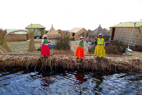 Ganztagestour zu den Uros- und Taquile-Inseln mit Mittagessen