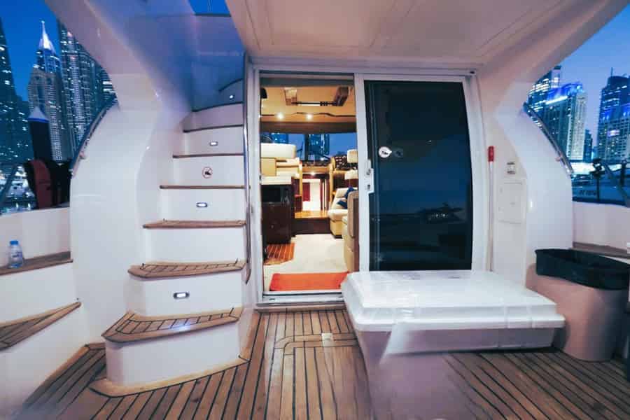 Dubai: 2-stündige Fahrt auf einer 50-Fuß-Luxusyacht (15 Personen). Foto: GetYourGuide