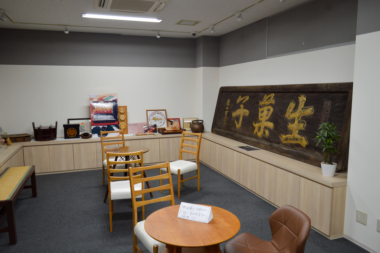 Kanazawa: Traditional Wagashi Making near Higashi Chaya