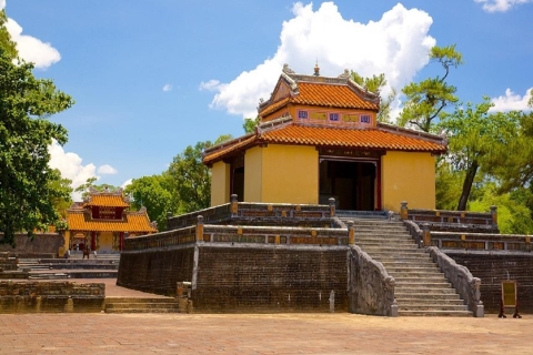 Excursion en bateau-dragon à Hue pour visiter les pagodes et les tombes royales