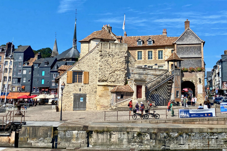 Visita privata con guida dal vivo di Mont Saint-Michel e Honfleur in MercedesPrivato Mont Saint-Michel, Honfleur da Parigi in Mercedes