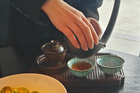 Hangzhou: Tea Market Tour and Brewing Workshop