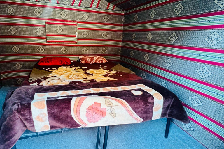 Wadi Rum: 4-Hour Jeep Tour with 1-Night Desert Camp & Meals