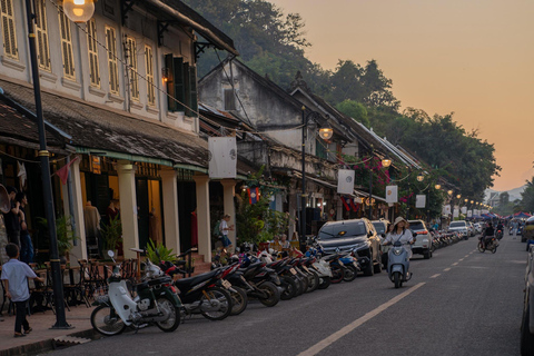 Luang Prabang: Sunrise Market & Local Street Food Experience