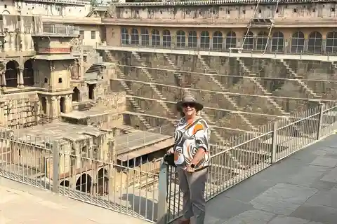 Da Jaipur: Escursione di un giorno a Chand Baori e al Forte di Bhangarh