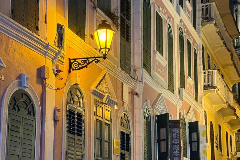 Macau: Old Town Night Tour with Local Guide