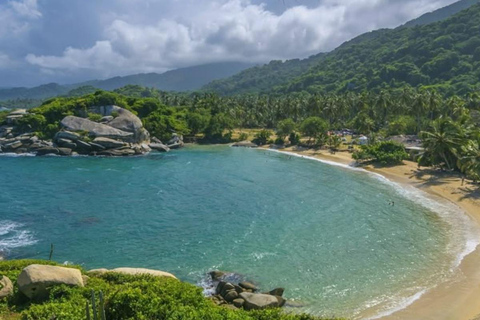 Trekking Tayrona complet x 2 jours : jungle, plages et culture indigèneTrekking complet Tayrona x 2 jours : jungle, plages et culture indigène