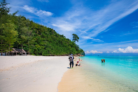 Phi Phi: Passeio de 4 horas em bambu e Phi Phi em barco particular de cauda longa3-5 pessoas