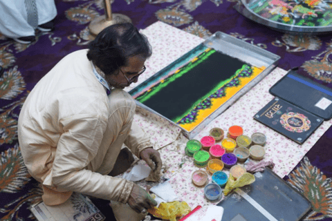 Jalsanjhi : les derniers artisans capables de peindre sur l'eauAu-delà de l'imagination : Jalsanjhi par les quelques derniers artisans qui peuvent le faire