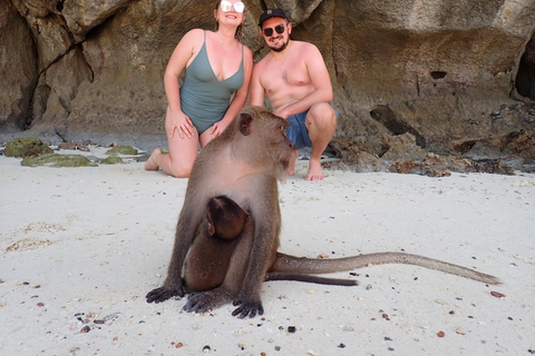 Koh Phi Phi : tour en bateau des pirates avec plongée en apnée et kayak