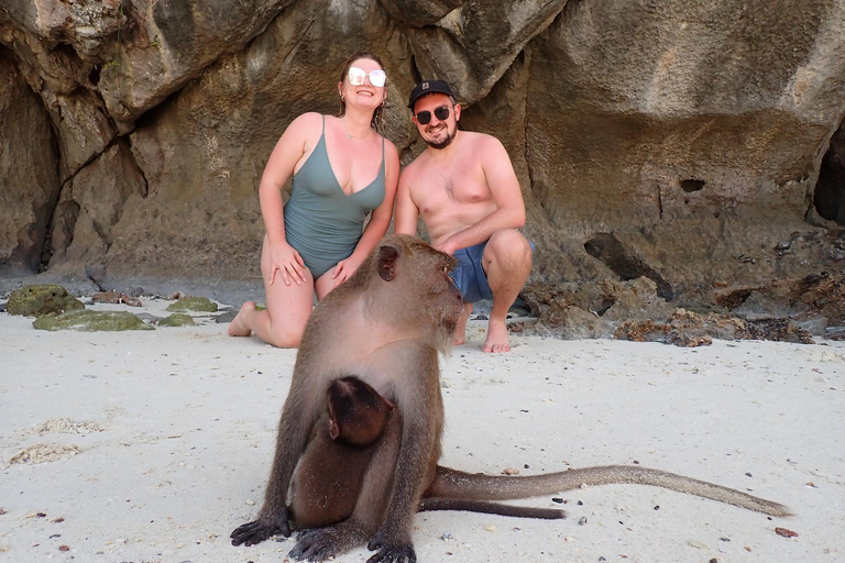 Koh Phi Phi : Pirat båttur med snorkling och kajakpaddling