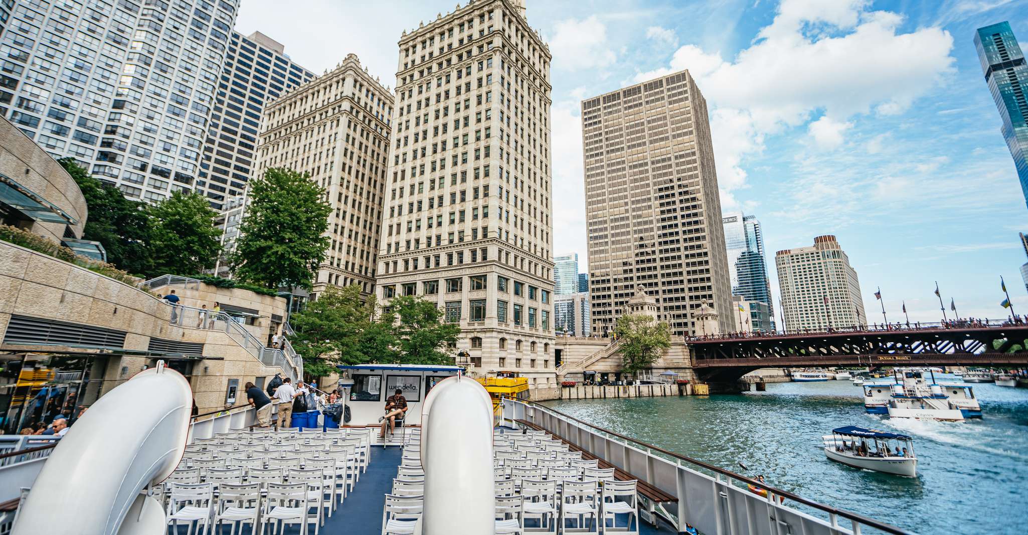 Chicago River, 1.5-Hour Guided Architecture Cruise - Housity