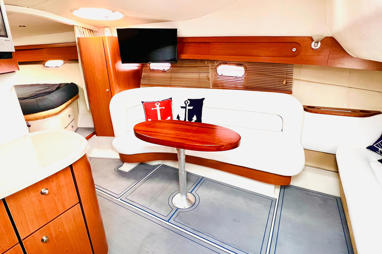 Yacht cruise Biscayne Bay, Miami Beach and Sand bar. 42Ft Yacht cruice Biscayne Bay, Miami Beach and Sand bar