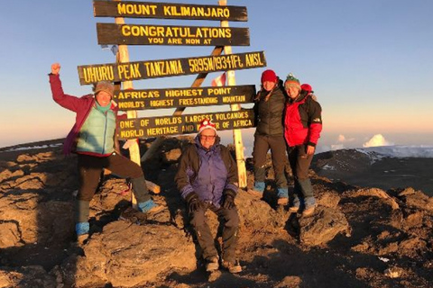 Excursión de 6 días al Kilimanjaro por la ruta Marangu hasta la cima del pico Uhuru