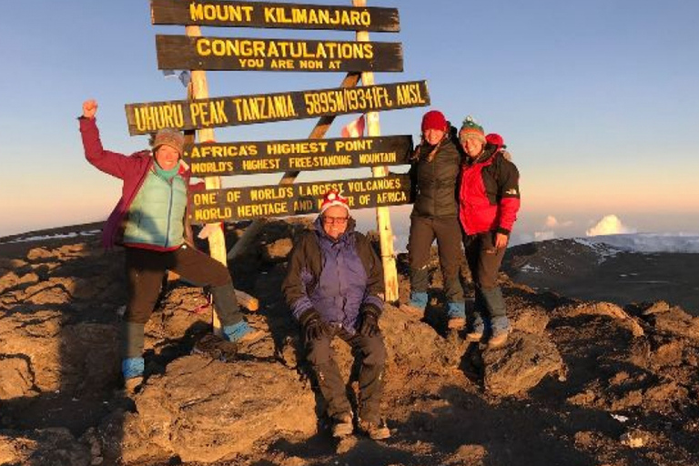 6 أيام في كليمنجارو للمشي لمسافات طويلة على طريق مارانغو، قمة أوهورو
