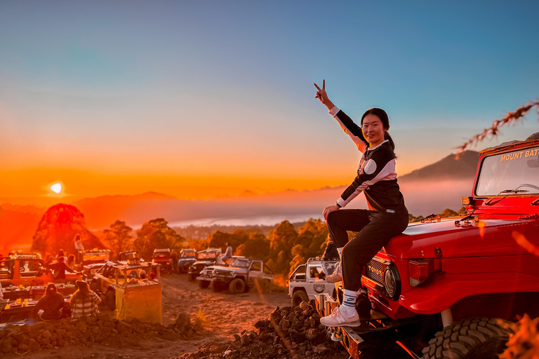 Bali: Mount Batur Jeep Sunrise and Hot Spring All InclusiveTour particular de jipe com traslado