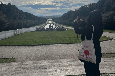 Geführte Tour durch den Königspalast von Caserta: Entdecke den Königspalast und die GärtenEnglischsprachige Tour mit Zug ab Neapel inklusive