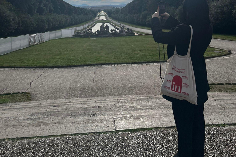 Geführte Tour durch den Königspalast von Caserta: Entdecke den Königspalast und die GärtenEnglischsprachige Tour mit Zug ab Neapel inklusive