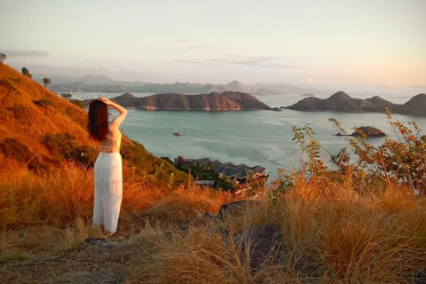 Labuan Bajo: Tour di mezza giornata con grotta di Rangko e spiaggia per lo snorkelingPomeriggio Partenza