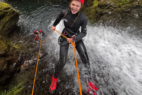 Madeira: Canyoningtocht voor gevorderdenMadeira: Canyoning voor de gevorderden