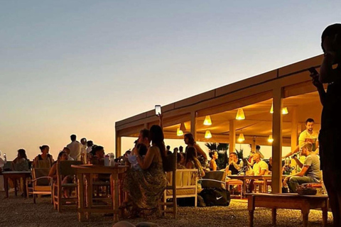 Dîner sous les étoiles du désert d'Agafay avec spectacle et accès à la piscineDîner sous les étoiles du désert d'Agafay avec spectacle