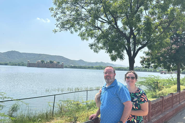 Delhi : excursion de 5 jours dans le Triangle d&#039;Or avec un guide germanophoneExcursion de 5 jours avec hébergement dans des hôtels 4 étoiles