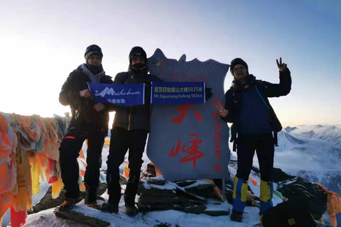 Chengdu: 6-Day Mt. Siguniang Dafeng Erfeng Climbing Tour