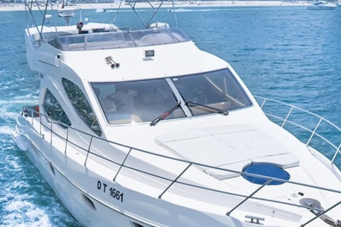 Dubai Marina majesteit jachtDubai: privéjachttour met frisdrank
