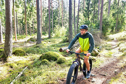 Sztokholm: Fat Bike Forest Adventure z lunchem i sauną