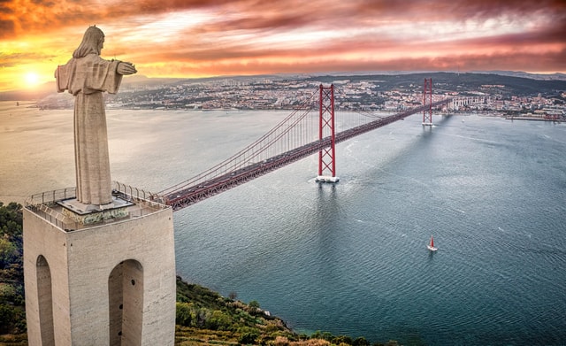 Lisbon: 7 Hills Electric Tuk-Tuk Tour with Certified Guide