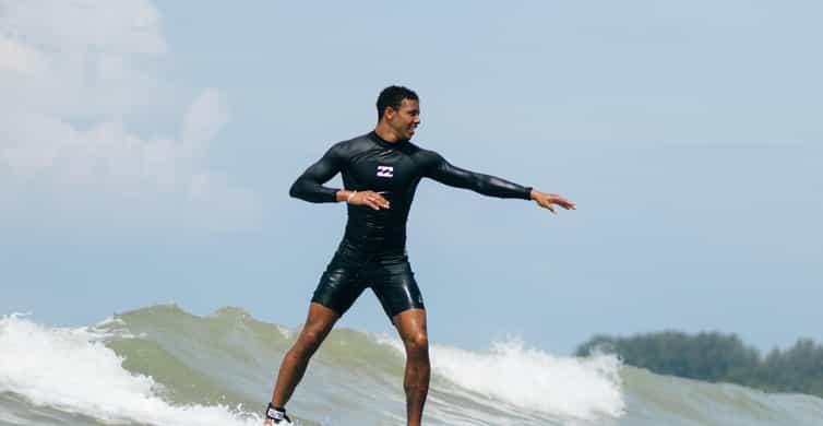 カオラック：1.5時間の少人数グループサーフィン体験 | GetYourGuide