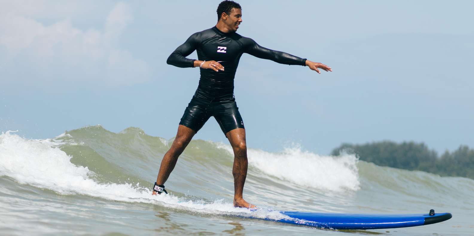 カオラック：1.5時間の少人数グループサーフィン体験 | GetYourGuide