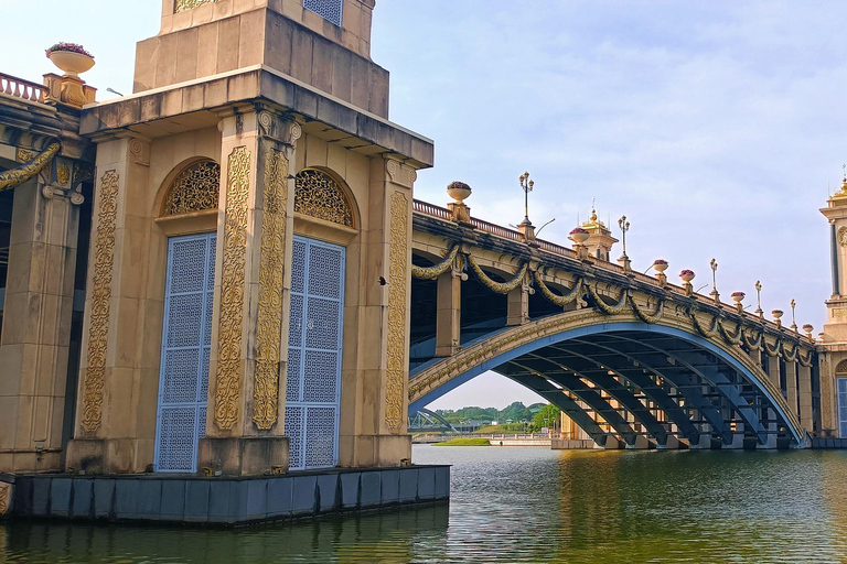 Kuala Lumpur: Putrajaya Tour med traditionell båtkryssning