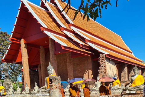 All-in-One Market Experience: Railway & Floating Wonders MaeDamApm + English Tour Guide