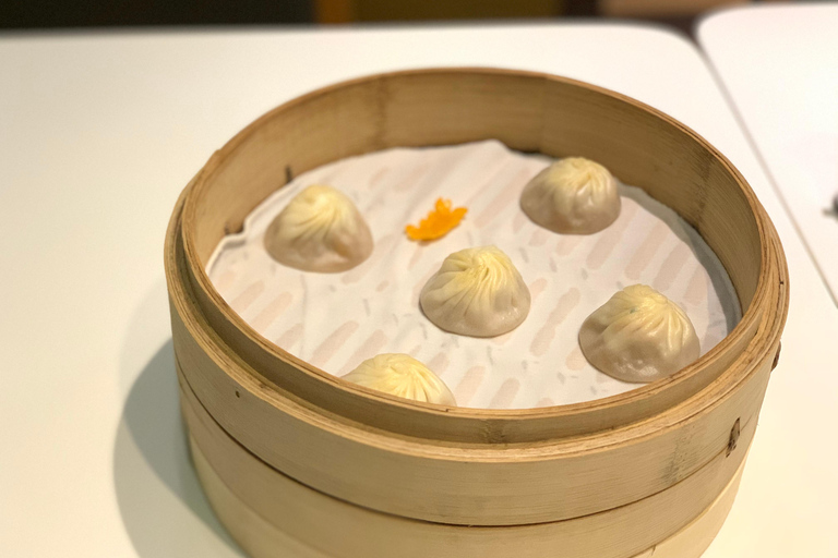 Spiritual Shanghai: Longhua Temple Tour with Food Tasting