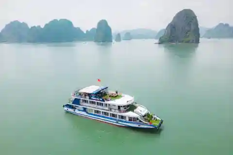 El mejor tour en barco de un día por Halong: Almuerzo, Kayak, Cuevas, Isla TiTop