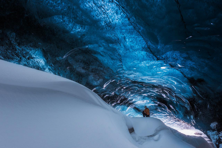 Jökulsárlón: Ice Cave and Glacier Hike Tour by Super Jeep