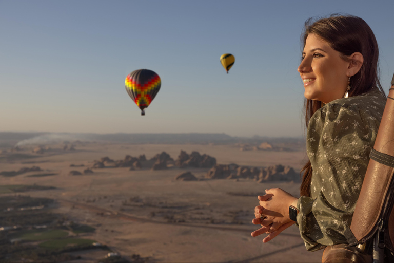 Hegra AlUla: Volo in mongolfiera all&#039;albaVolo condiviso in mongolfiera all&#039;alba