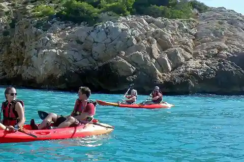 Aventura en kayak y snorkel: calas de Sitges + transporte